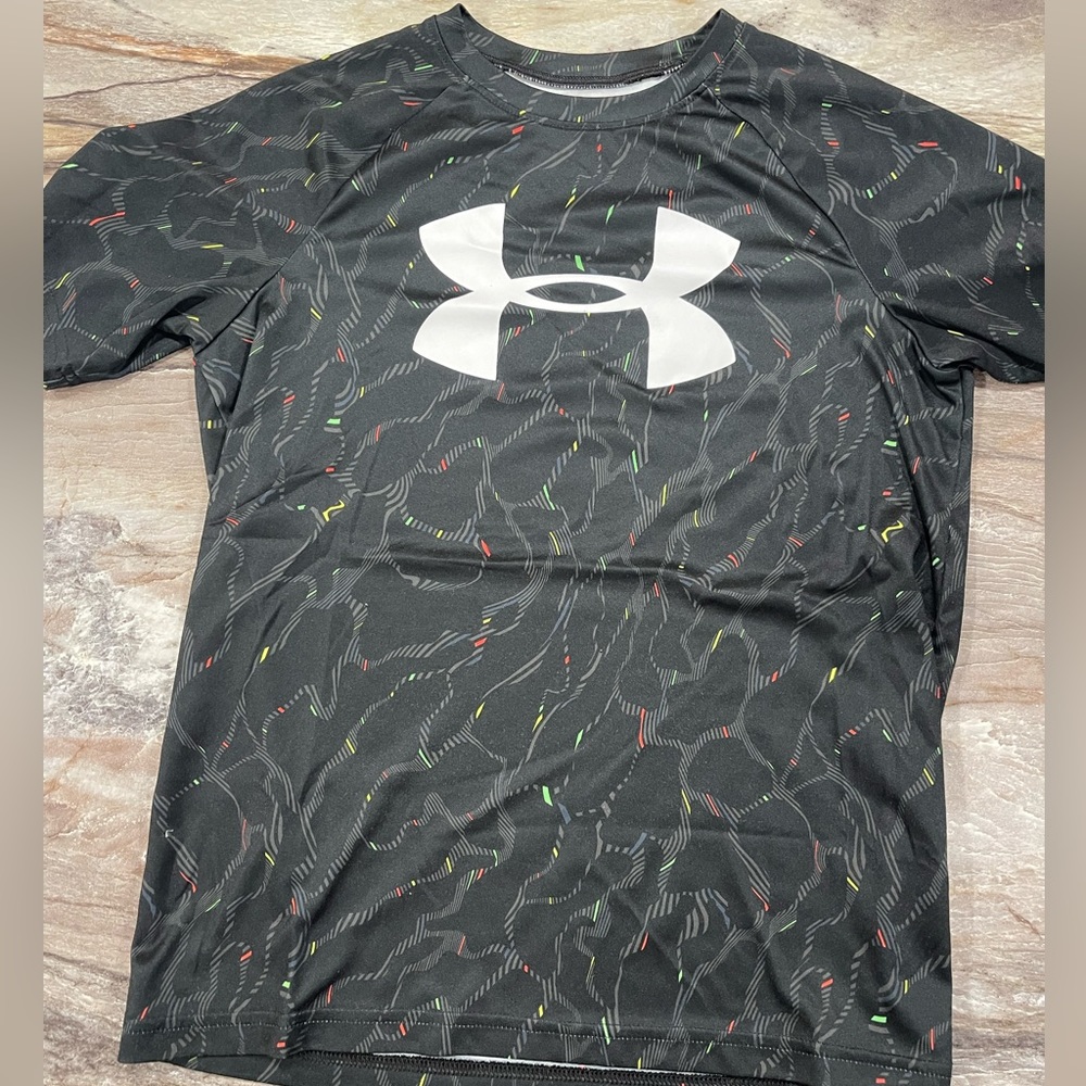 Boys Under Armour HeatGear tee